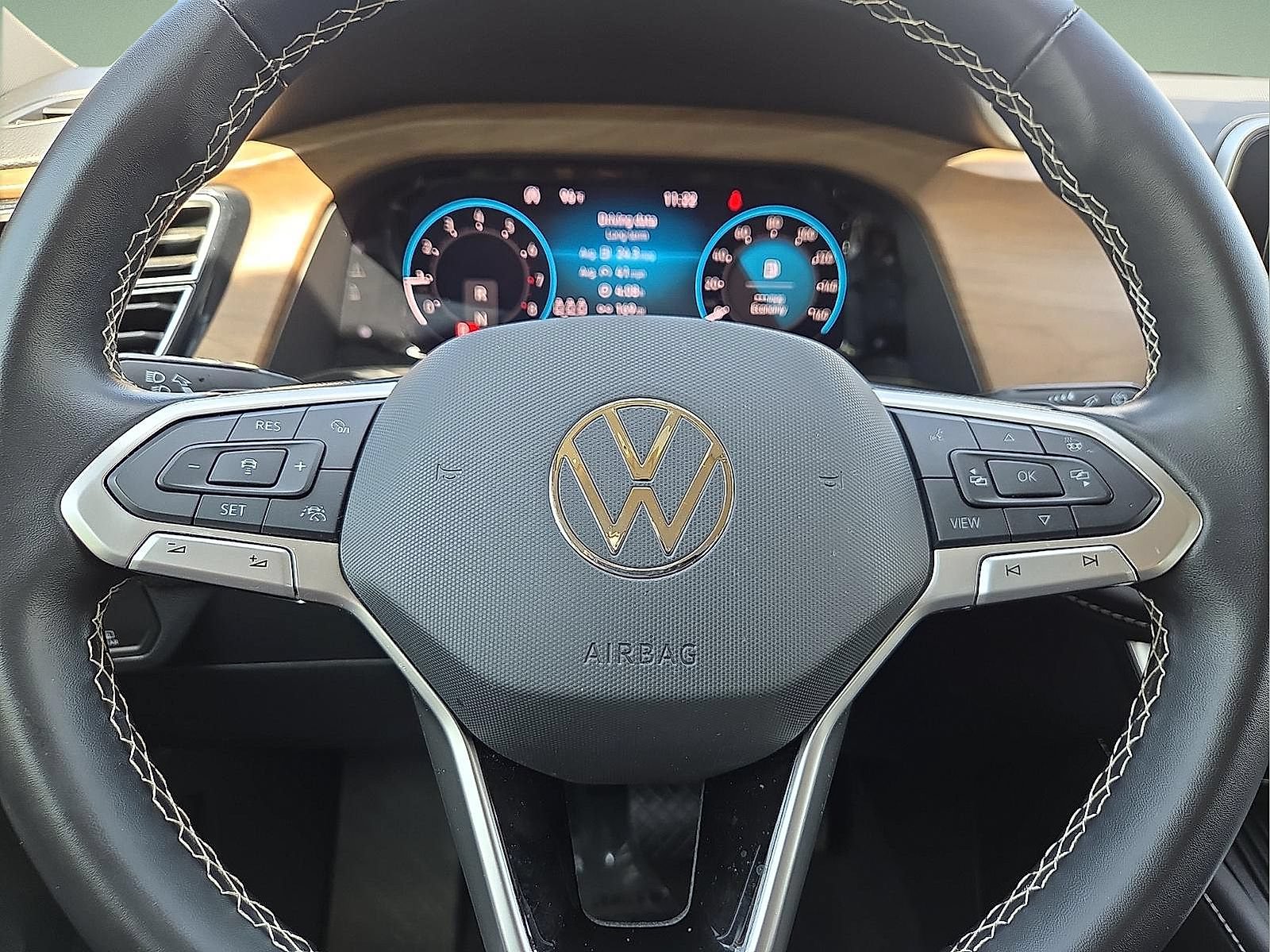 Used 2025 Volkswagen Atlas SE FWD image 24