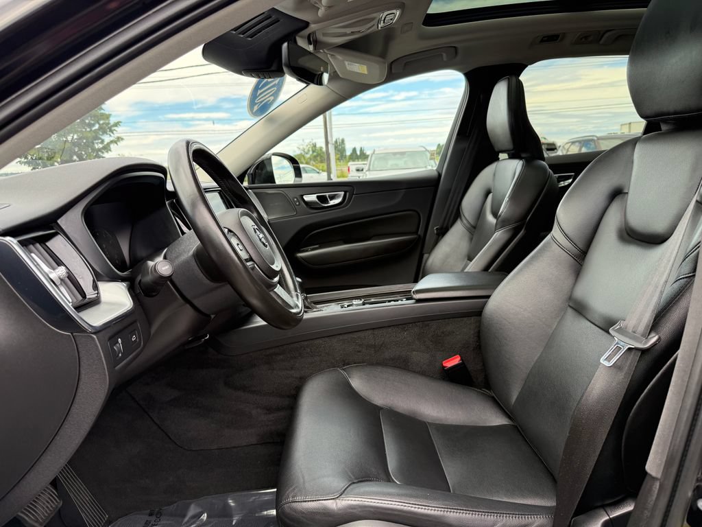 Used 2019 Volvo XC60 T6 Momentum w/ Multimedia Package AWD/4WD image 16