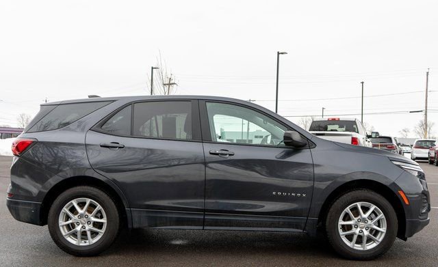 Used 2022 Chevrolet Equinox LS w/ LS Convenience Package AWD/4WD image 5