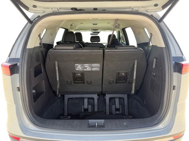 Used 2022 Kia Carnival EX FWD image 18