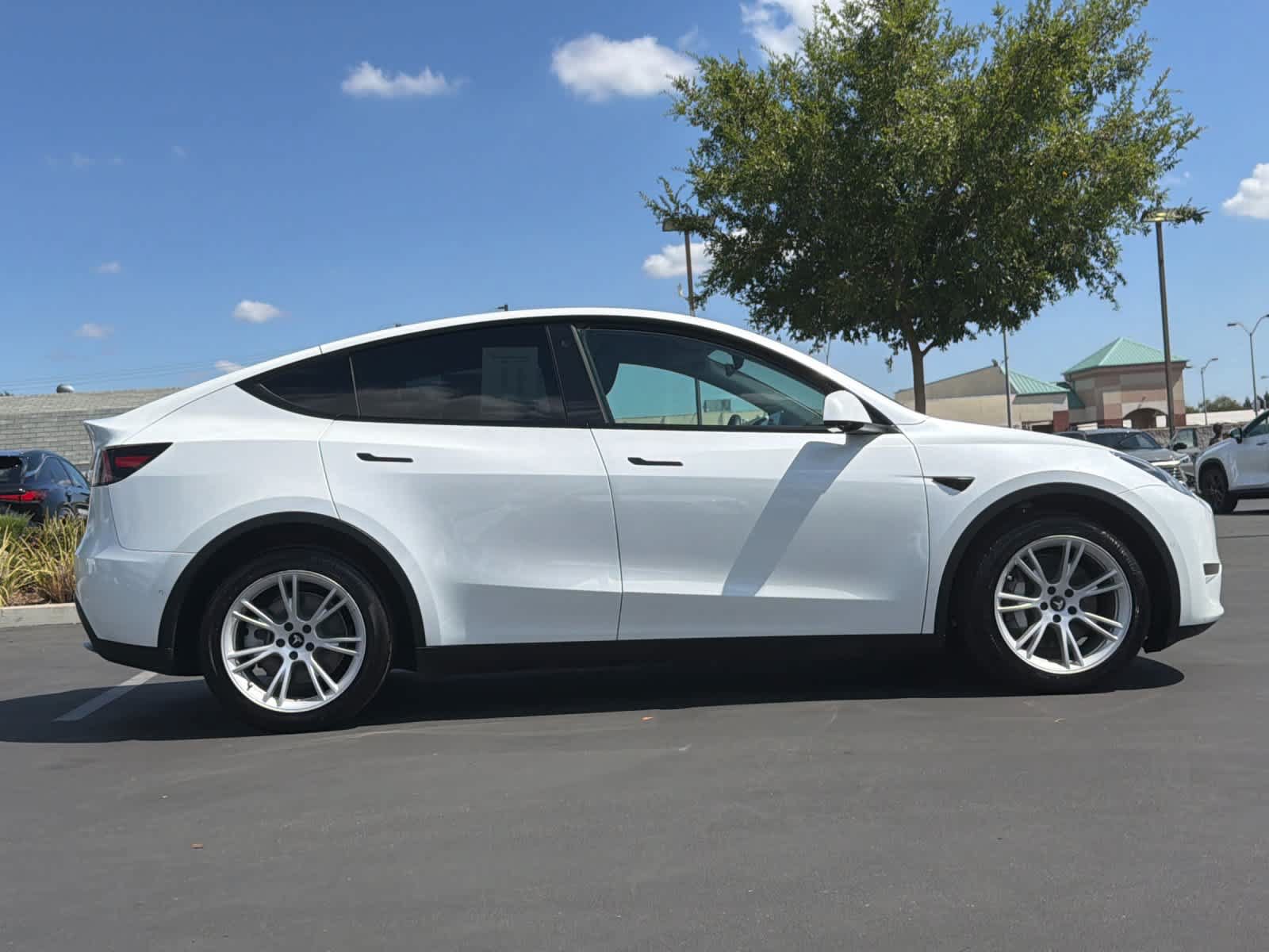 Used 2022 Tesla Model Y Long Range AWD/4WD image 6