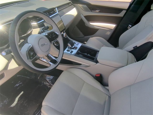 New 2025 Jaguar F-PACE R-Dynamic S image 12