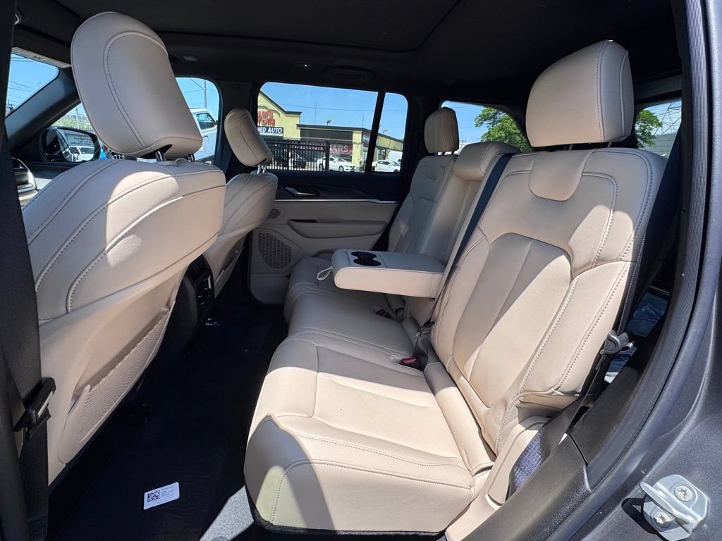 New 2026 Jeep Grand Cherokee Limited w/ Limited Altitude Package AWD/4WD image 15
