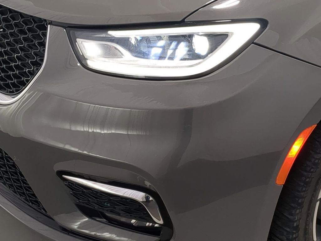 Used 2021 Chrysler Pacifica Limited w/ Uconnect Theater Family Group AWD/4WD image 14