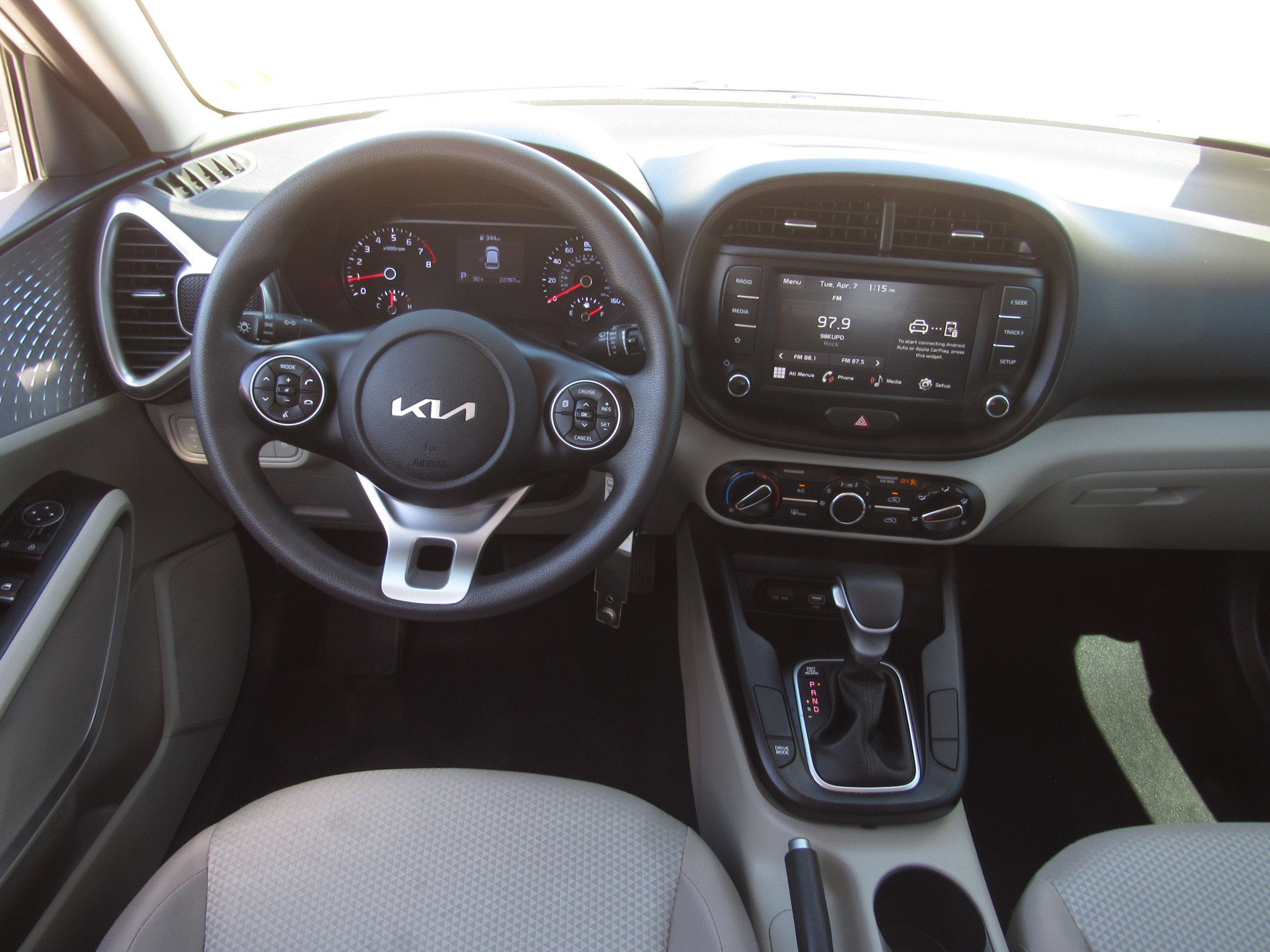 Used 2022 Kia Soul LX image 16