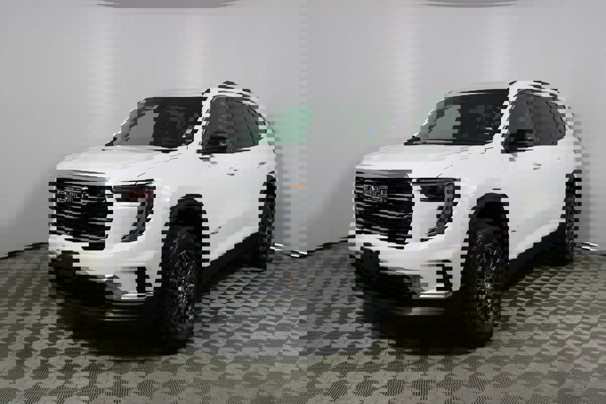 Used 2025 GMC Acadia Elevation image 3