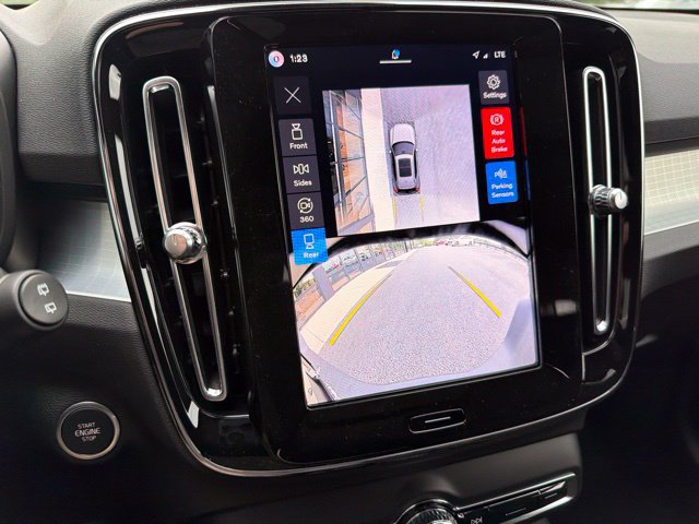 New 2026 Volvo XC40 B5 Ultra w/ Protection Package Premier AWD/4WD image 18