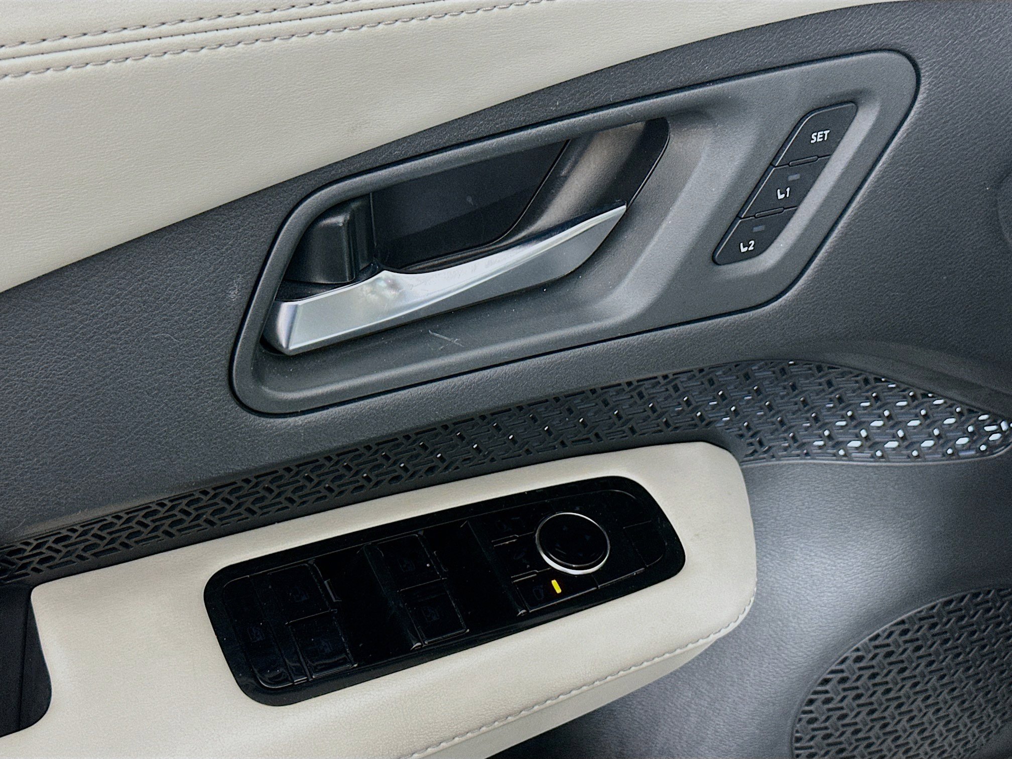 Used 2023 Nissan Ariya FWD image 15