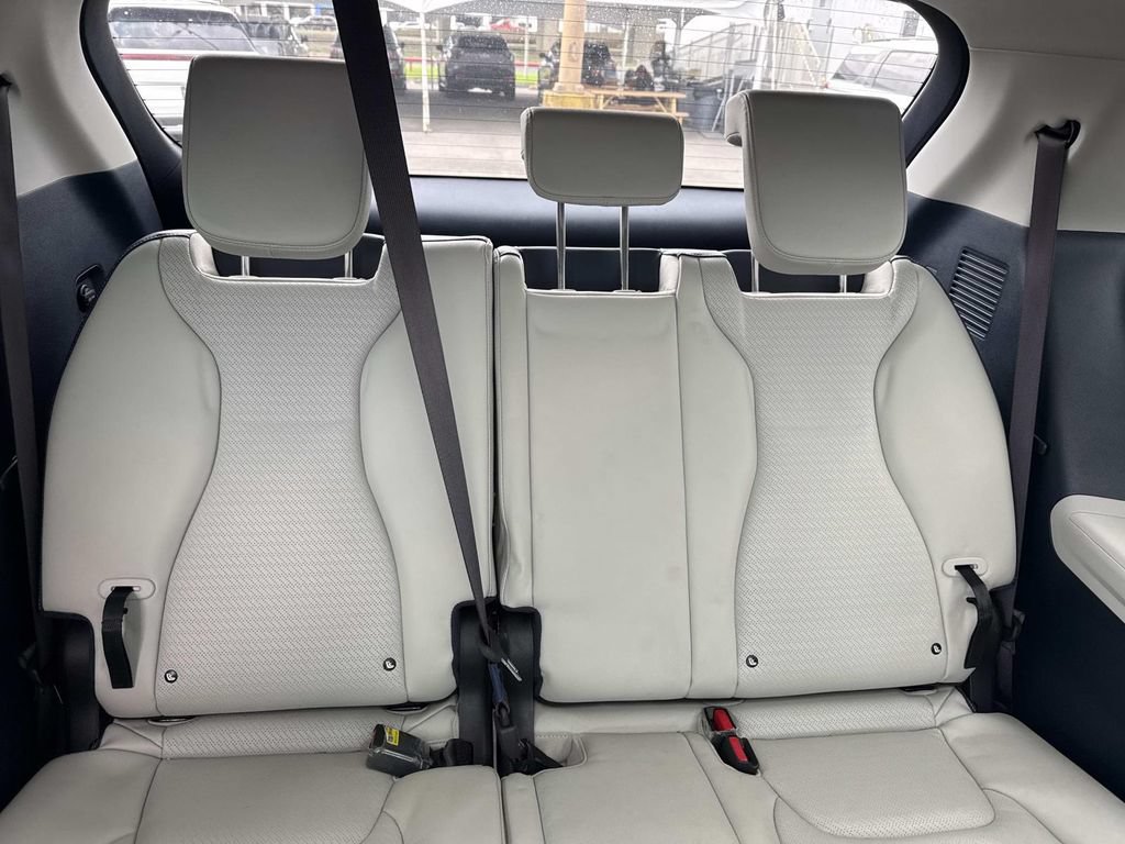 New 2025 Kia Carnival SX Prestige FWD image 13