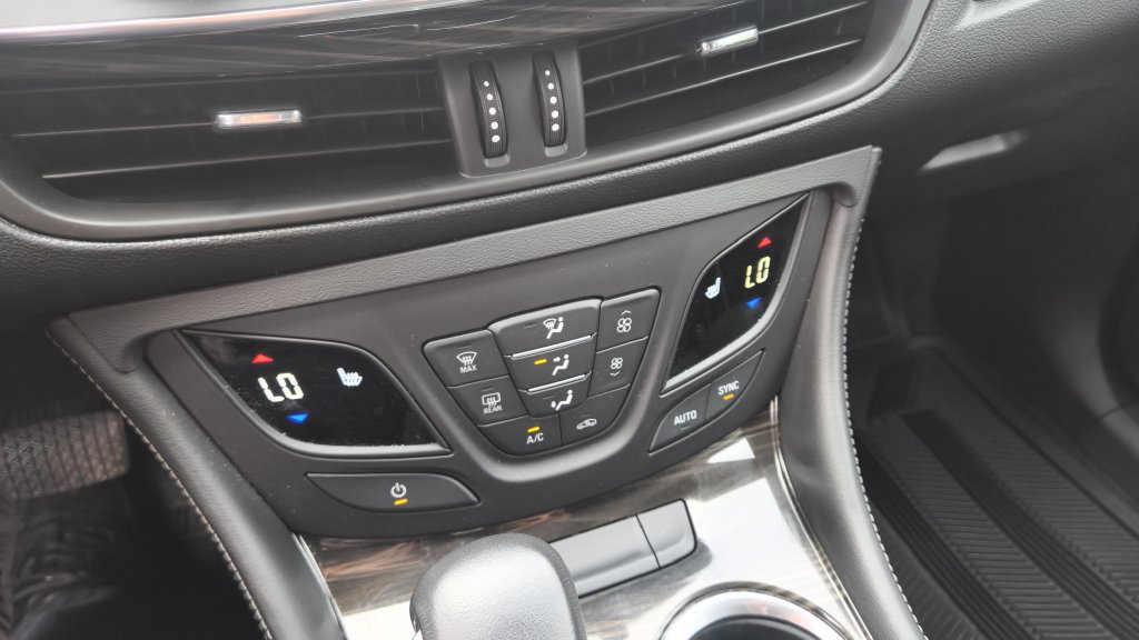 Used 2019 Buick Envision Essence AWD/4WD image 22