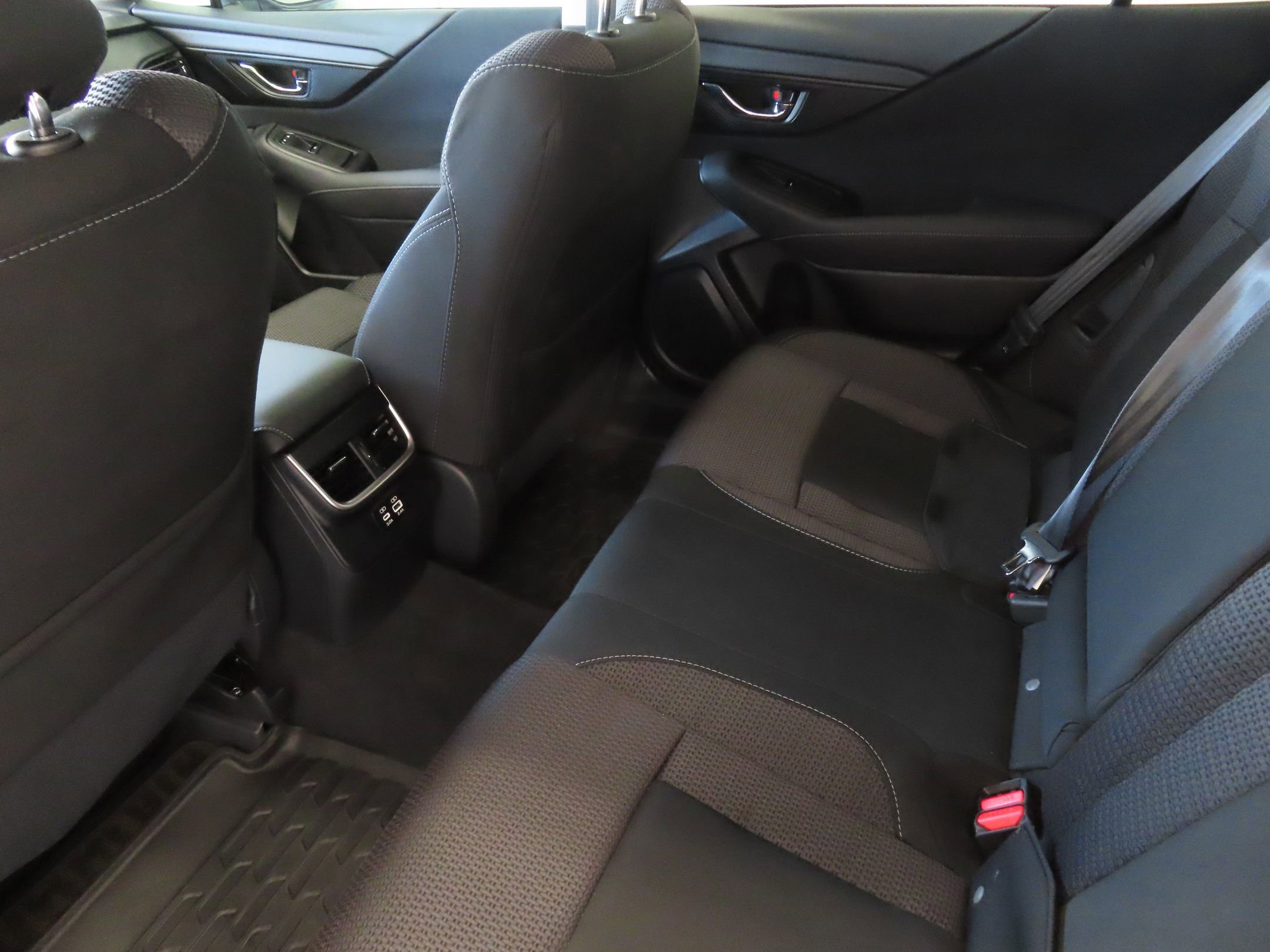 Used 2025 Subaru Outback Premium AWD/4WD image 23