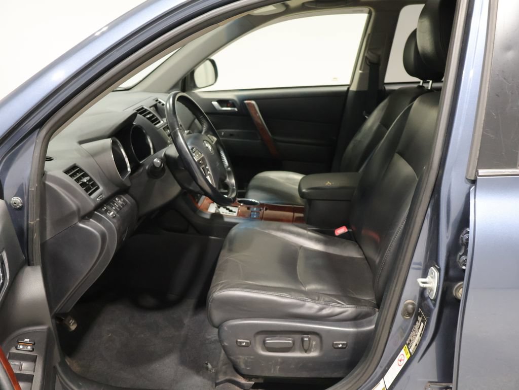 Used 2013 Toyota Highlander Limited AWD/4WD image 12
