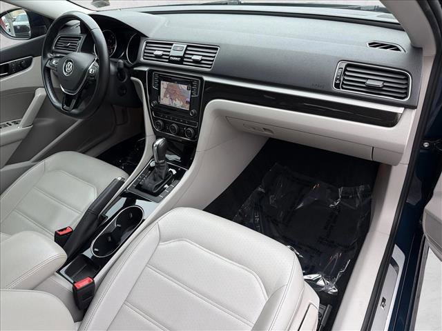 Used 2019 Volkswagen Passat 2.0T SE R-Line image 26