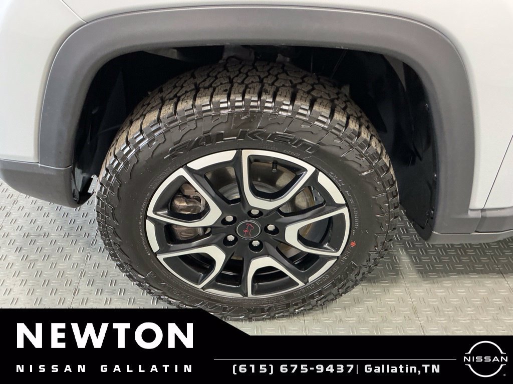 Used 2025 Jeep Compass Trailhawk AWD/4WD image 47