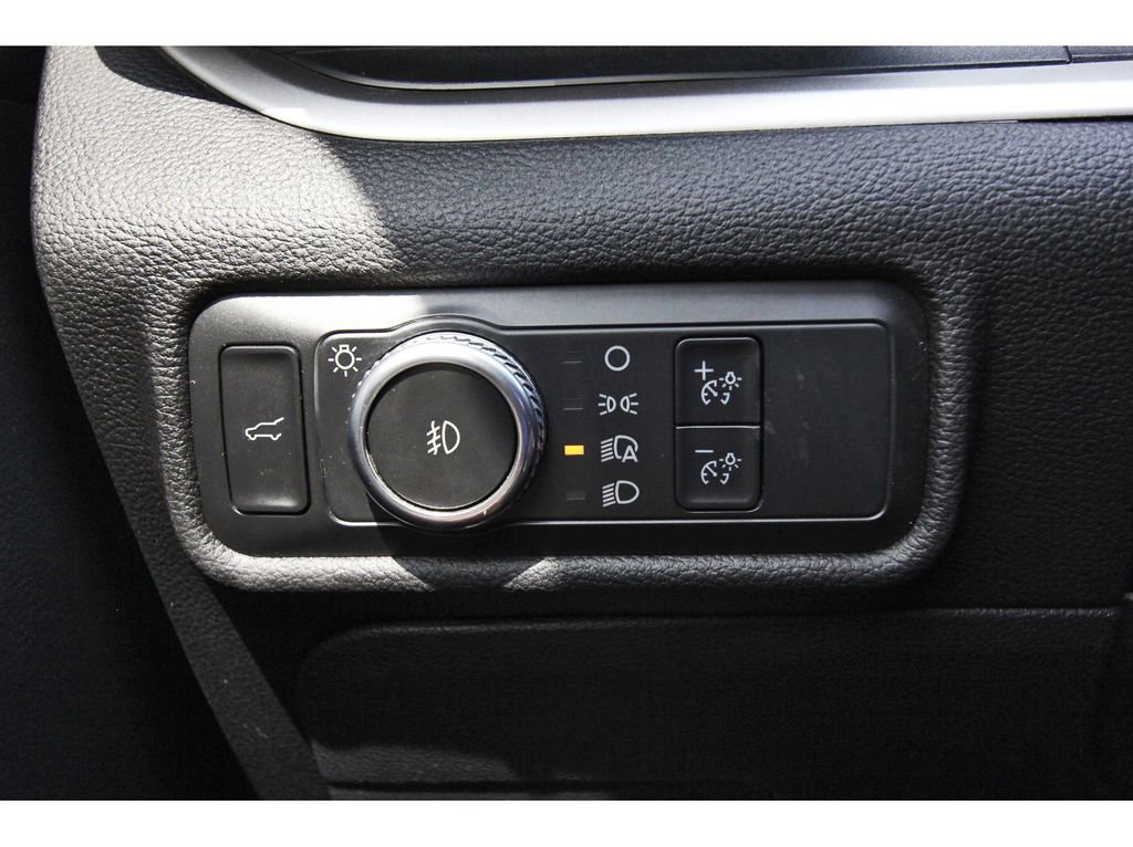 Used 2022 Ford Explorer XLT w/ Equipment Group 202A image 19