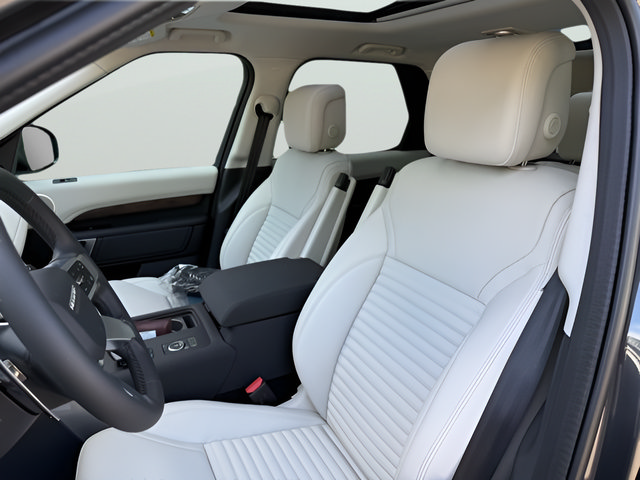 Certified 2025 Land Rover Discovery S AWD/4WD image 17