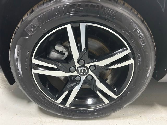 Certified 2025 Volvo XC40 B5 Core image 6