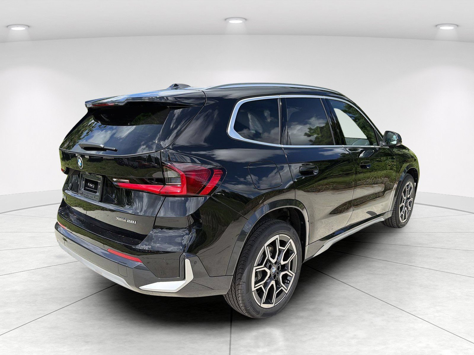 New 2026 BMW X1 xDrive28i w/ Technology Package AWD/4WD image 4