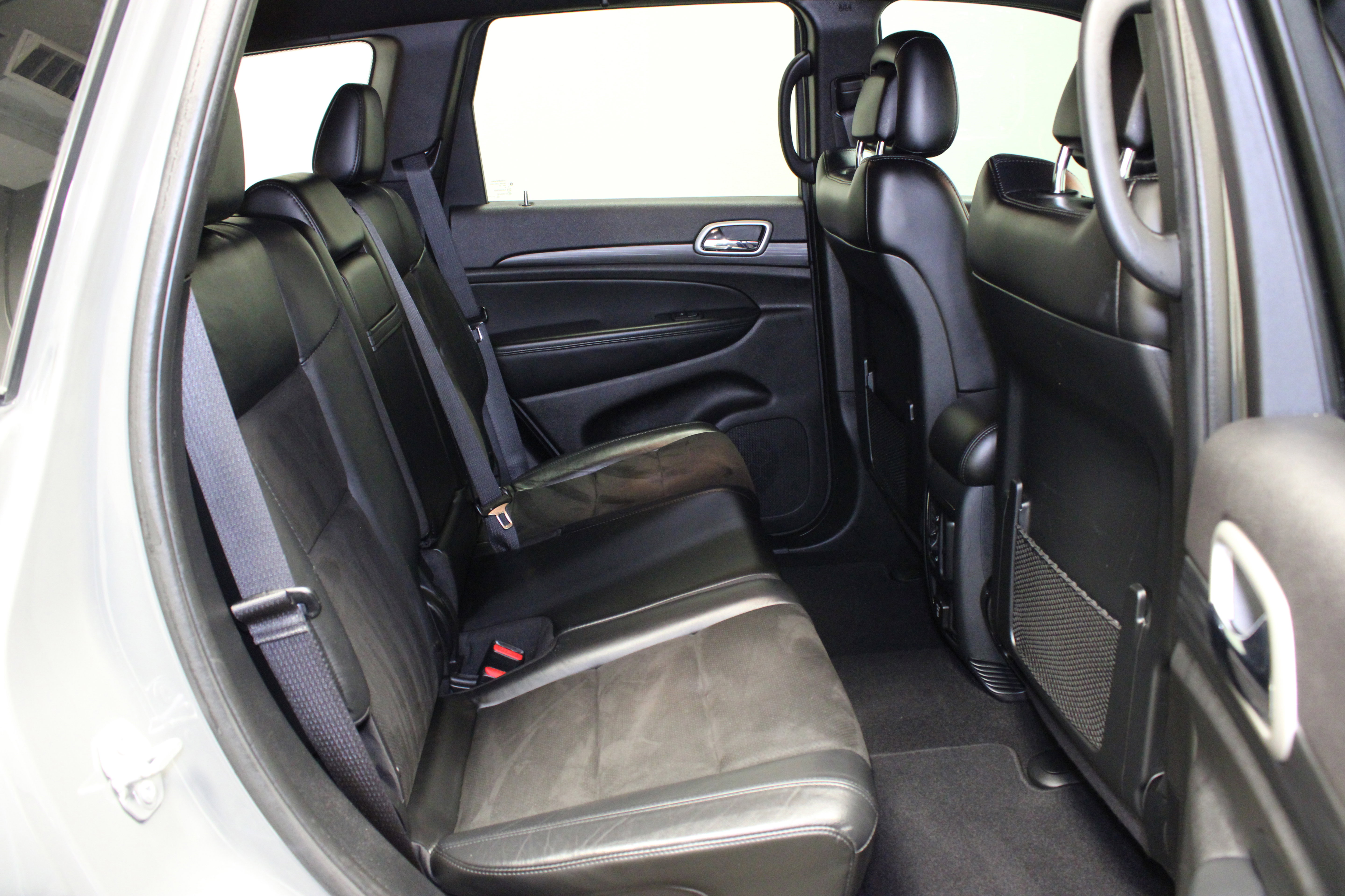 Used 2020 Jeep Grand Cherokee Altitude RWD image 16