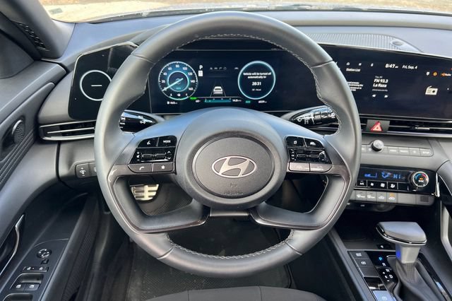 Certified 2025 Hyundai Elantra SEL FWD image 18
