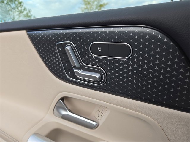 New 2026 Mercedes-Benz GLB 250 4MATIC image 23