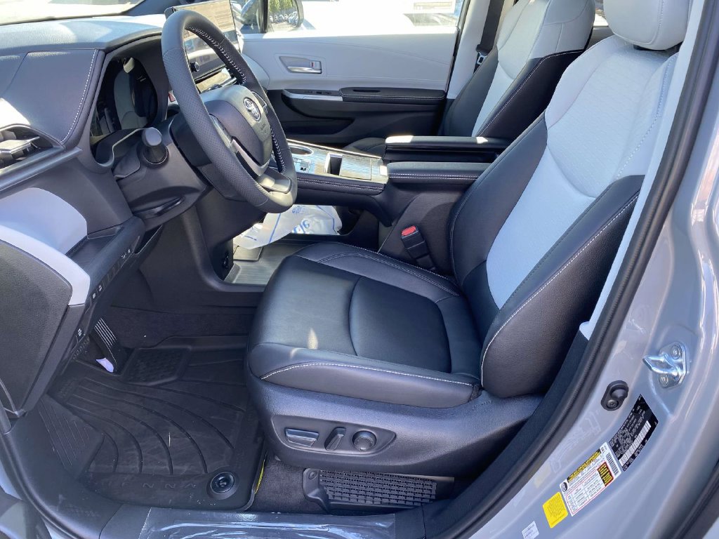 New 2026 Toyota Sienna XSE FWD image 12