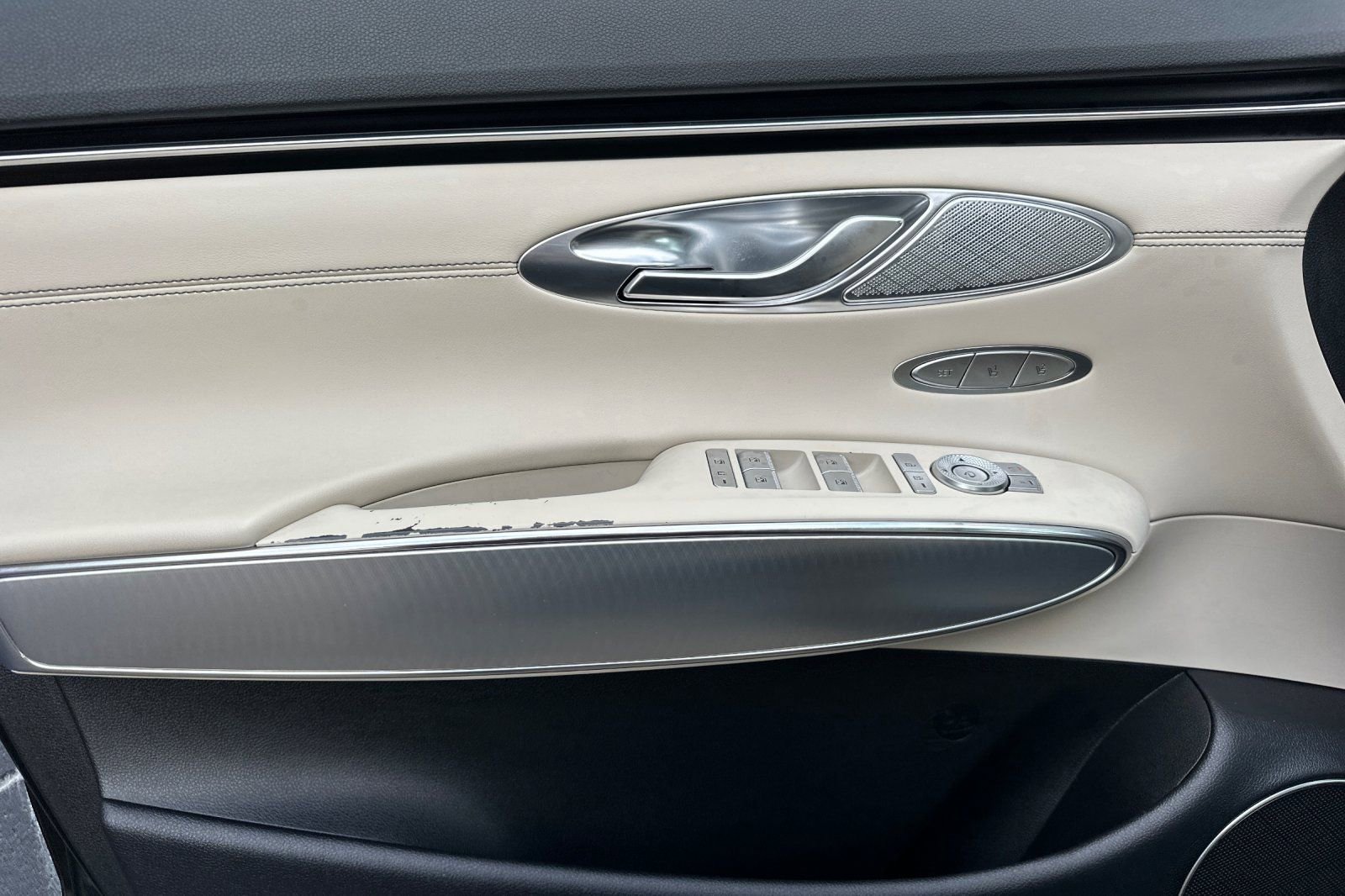 Used 2023 Genesis GV70 2.5T w/ Select Package image 13