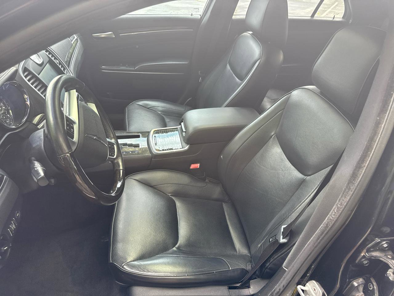 Used 2012 Chrysler 300 C RWD image 7