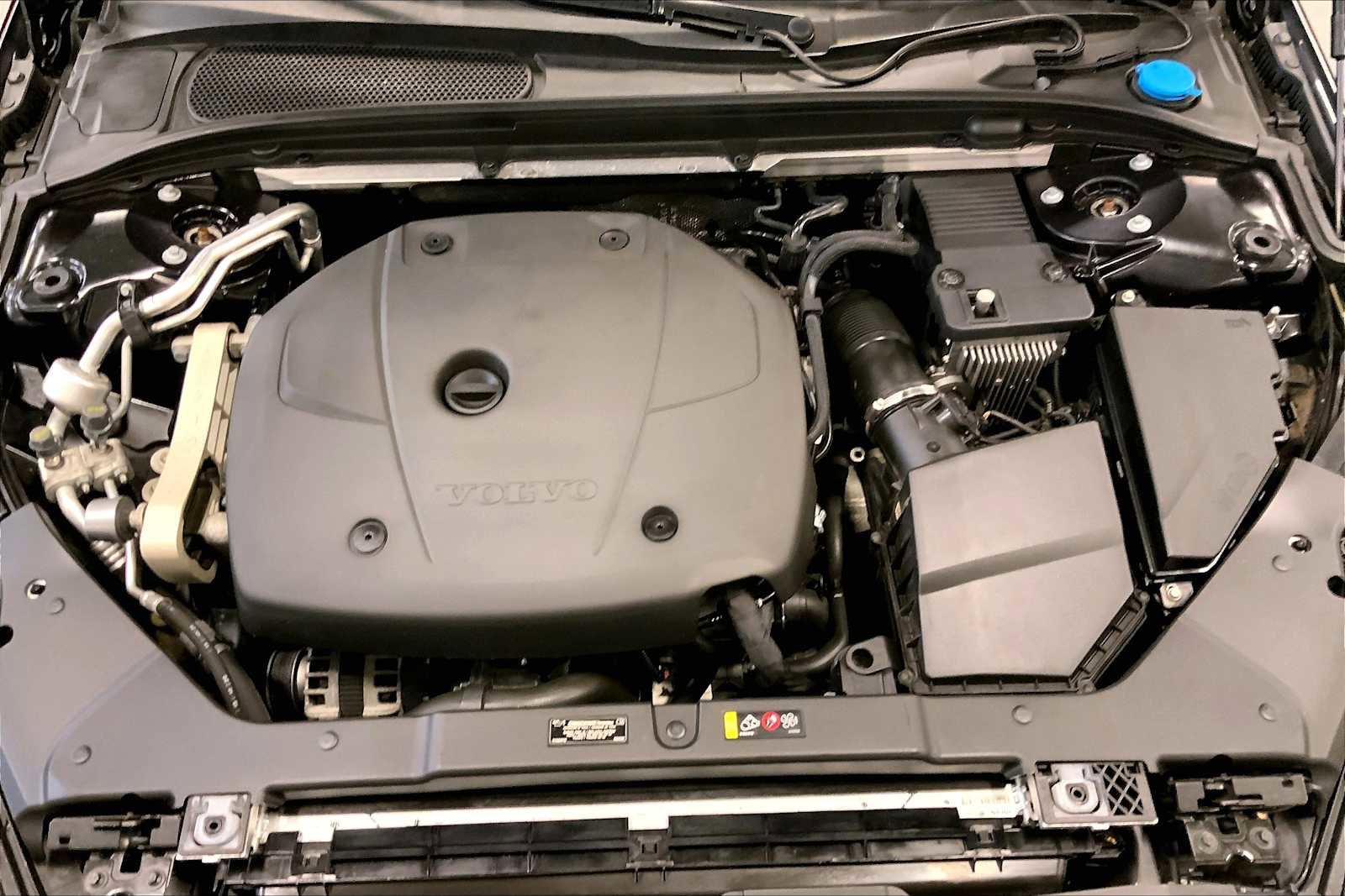 Used 2021 Volvo V60 T5 Cross Country image 32