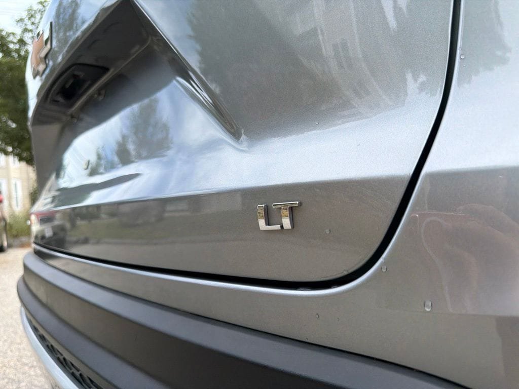 Used 2024 Chevrolet Trax LT w/ Sunroof Package FWD image 11