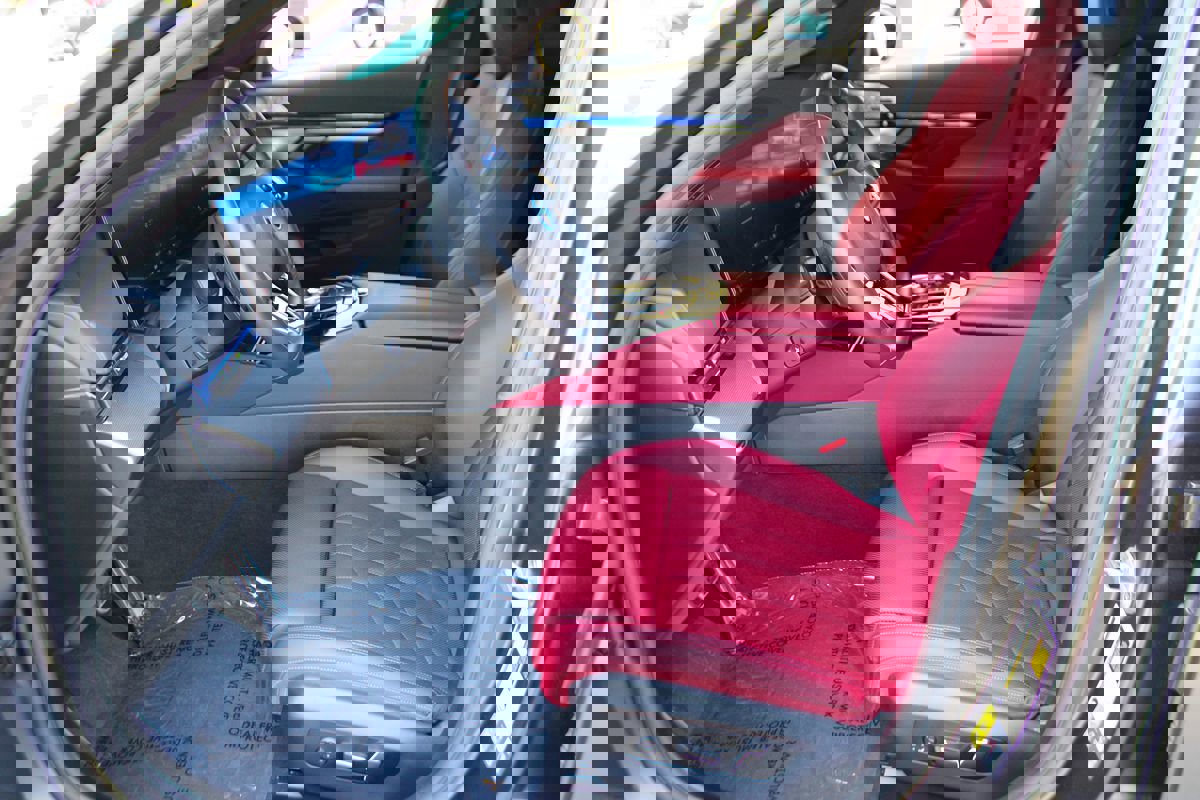 Used 2025 BMW i5 eDrive40i w/ M Sport Package image 12