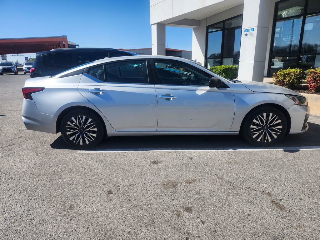 Used 2024 Nissan Altima 2.5 SV image 4