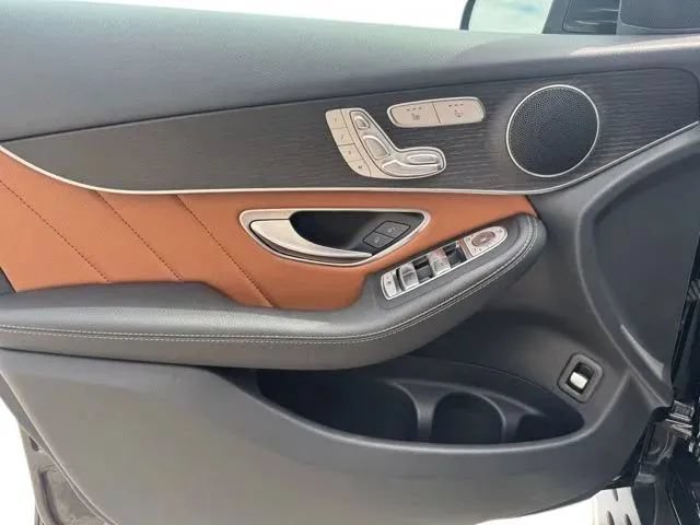 Used 2022 Mercedes-Benz GLC 300 4MATIC image 11