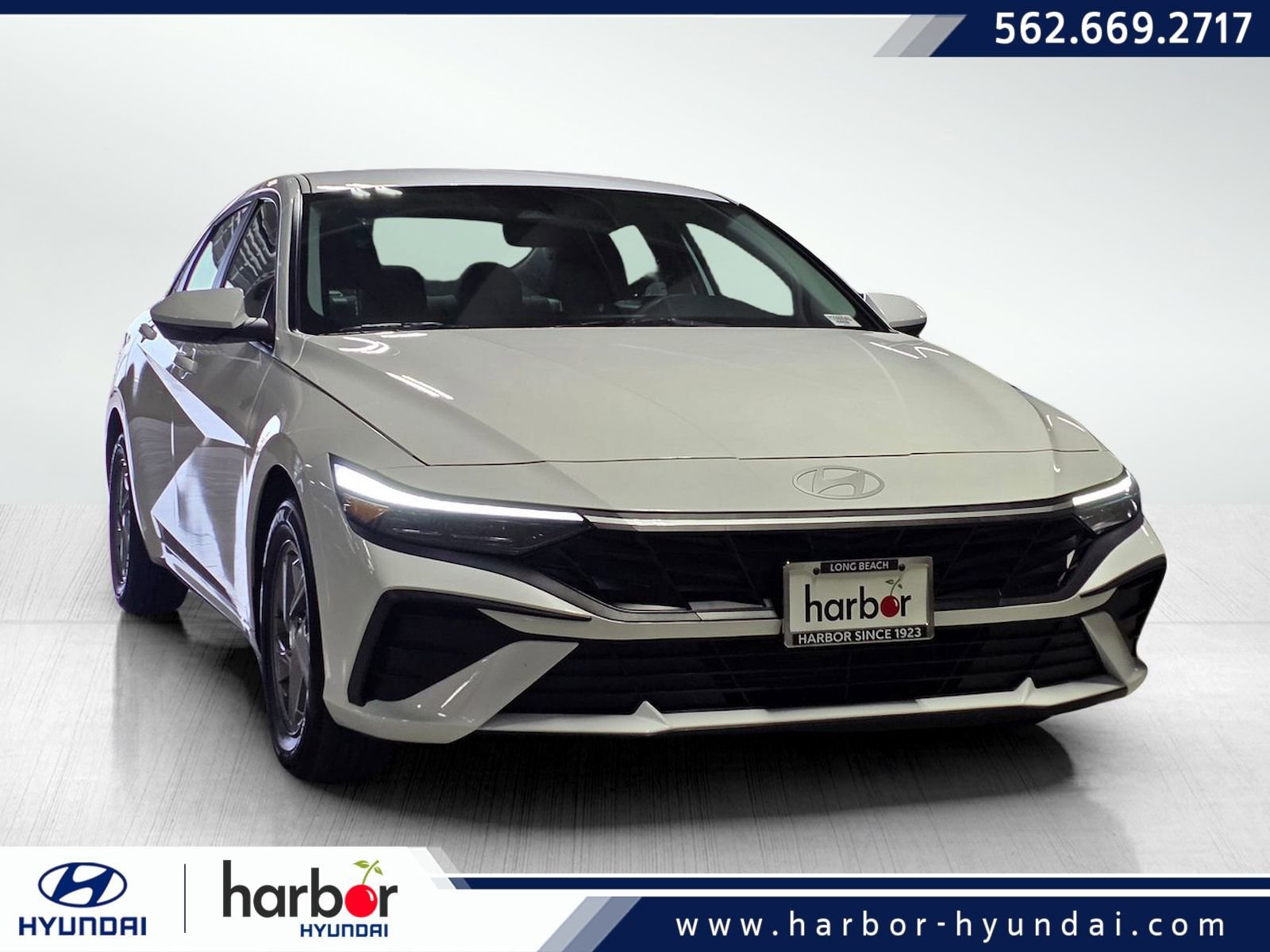 Used 2026 Hyundai Elantra SE image 1