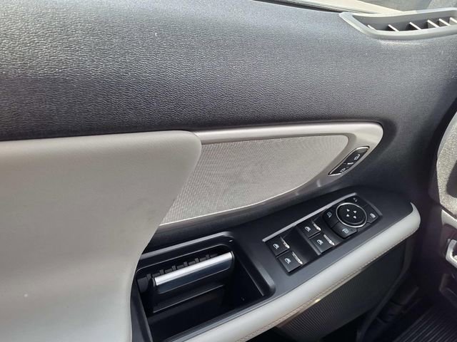 Used 2025 Ford Expedition Active image 14