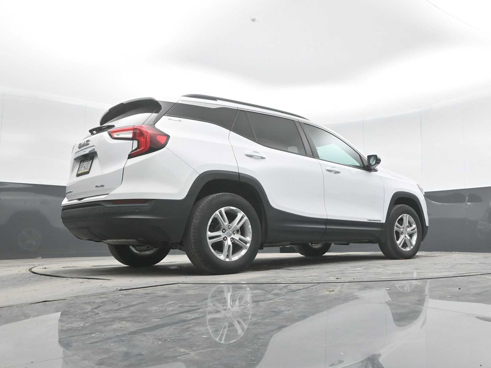 Used 2023 GMC Terrain SLE w/ Driver Convenience Package AWD/4WD image 34