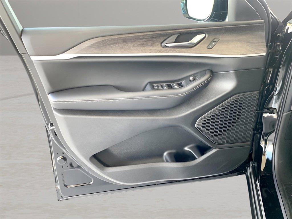 New 2025 Jeep Grand Cherokee Limited w/ Trailer Tow Package image 12