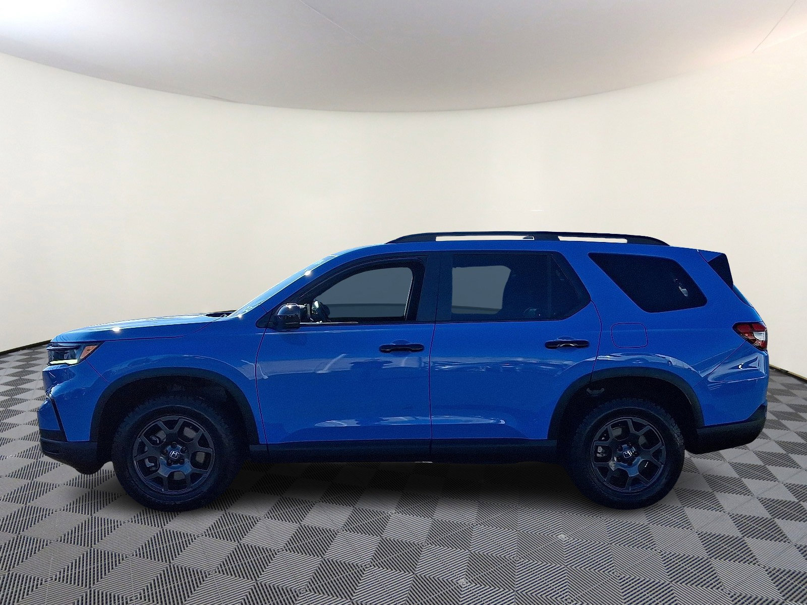 Used 2025 Honda Pilot TrailSport image 4