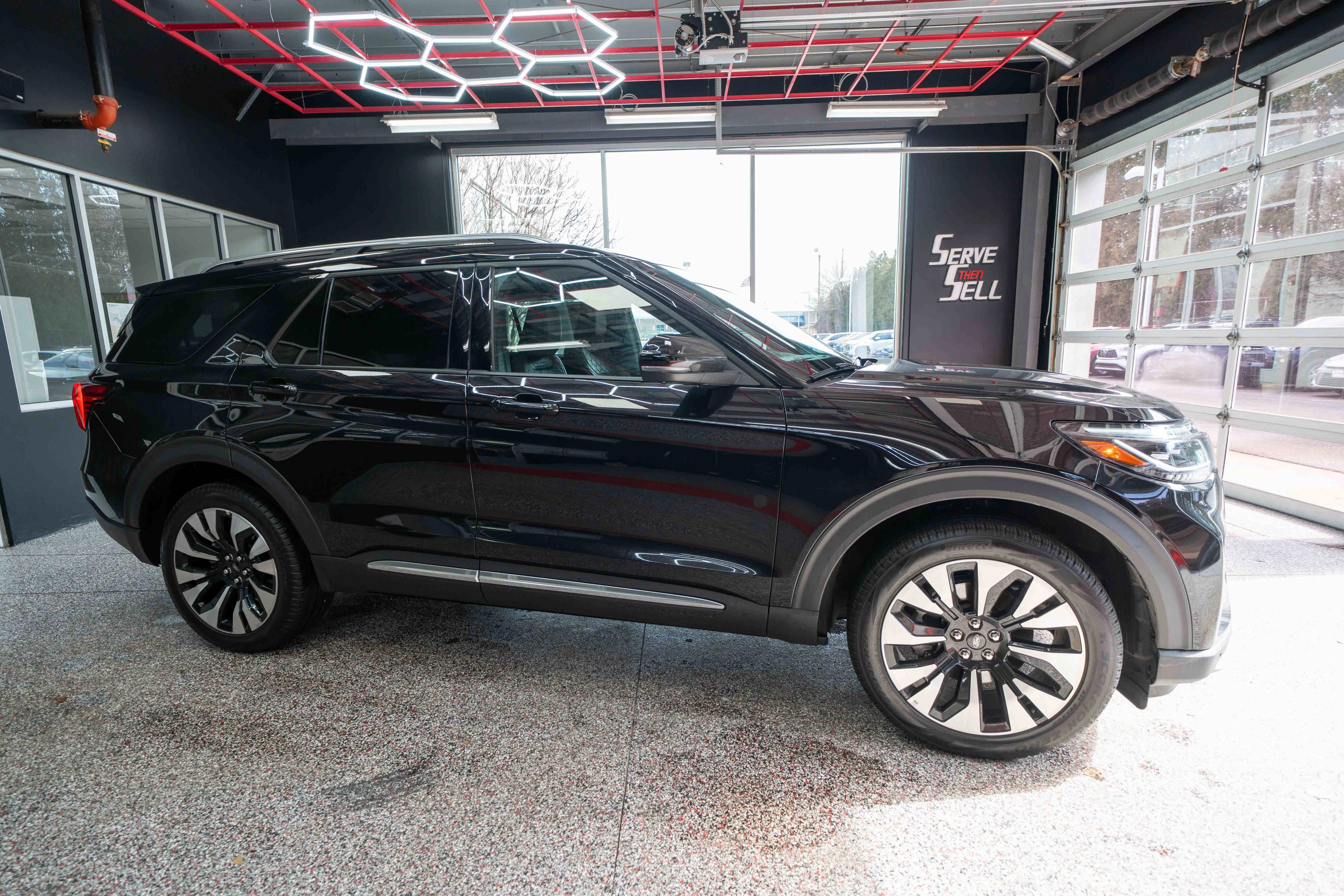 Used 2025 Ford Explorer Platinum w/ LUX Leather Package image 5
