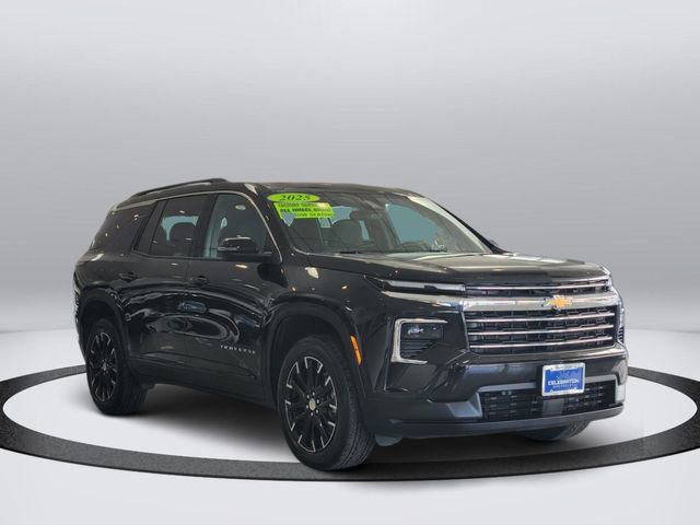 Used 2025 Chevrolet Traverse LT w/ Sun and Wheel Package image 5