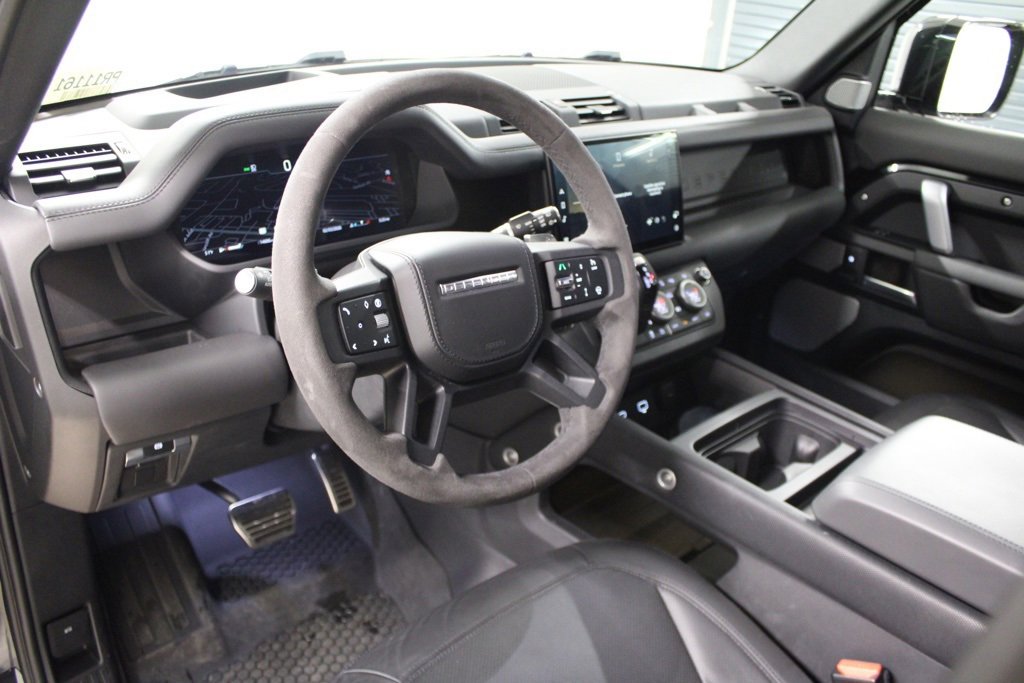 Certified 2024 Land Rover Defender 130 V8 image 4