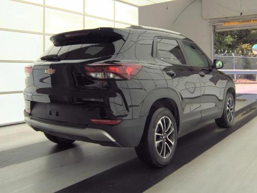 Used 2025 Chevrolet TrailBlazer LT AWD/4WD image 3