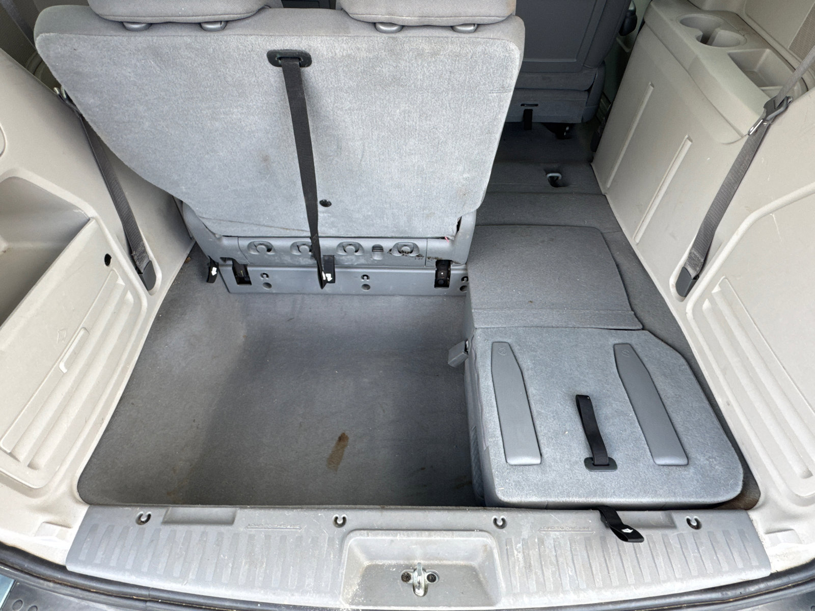 Used 2010 Chrysler Town & Country LX image 18