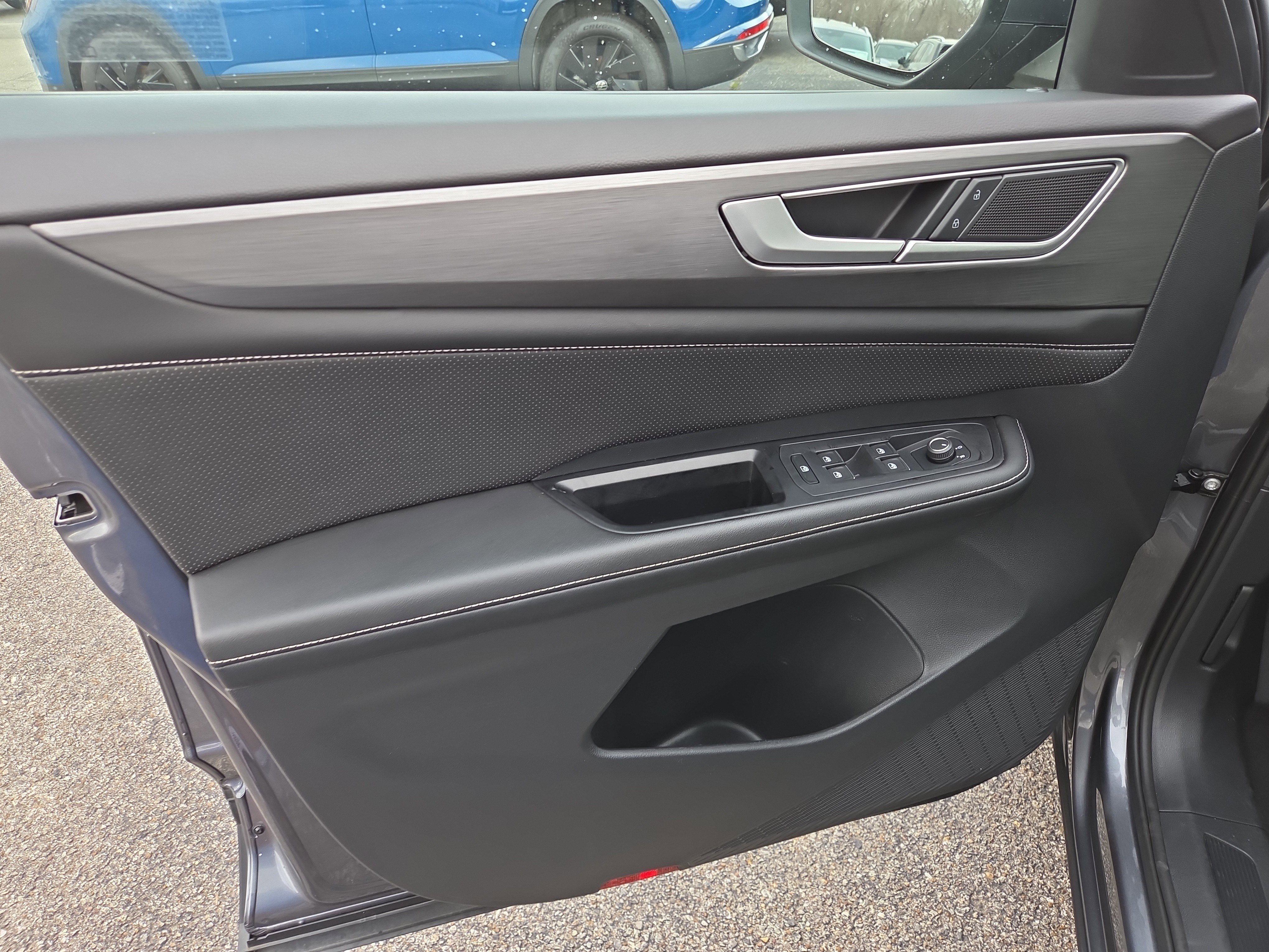 Used 2024 Volkswagen Atlas Cross Sport SE image 6