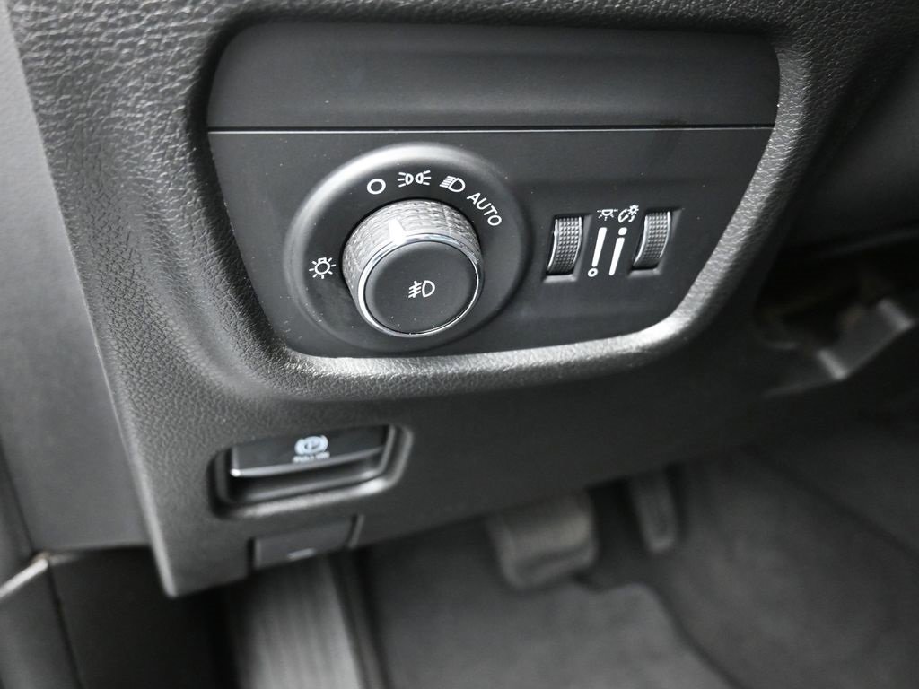 Used 2022 Jeep Grand Cherokee L Limited image 13