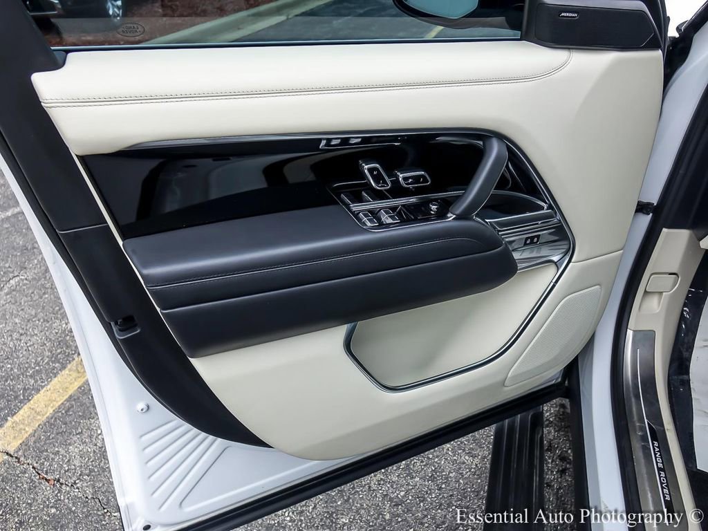 Used 2023 Land Rover Range Rover Long Wheelbase SE image 22