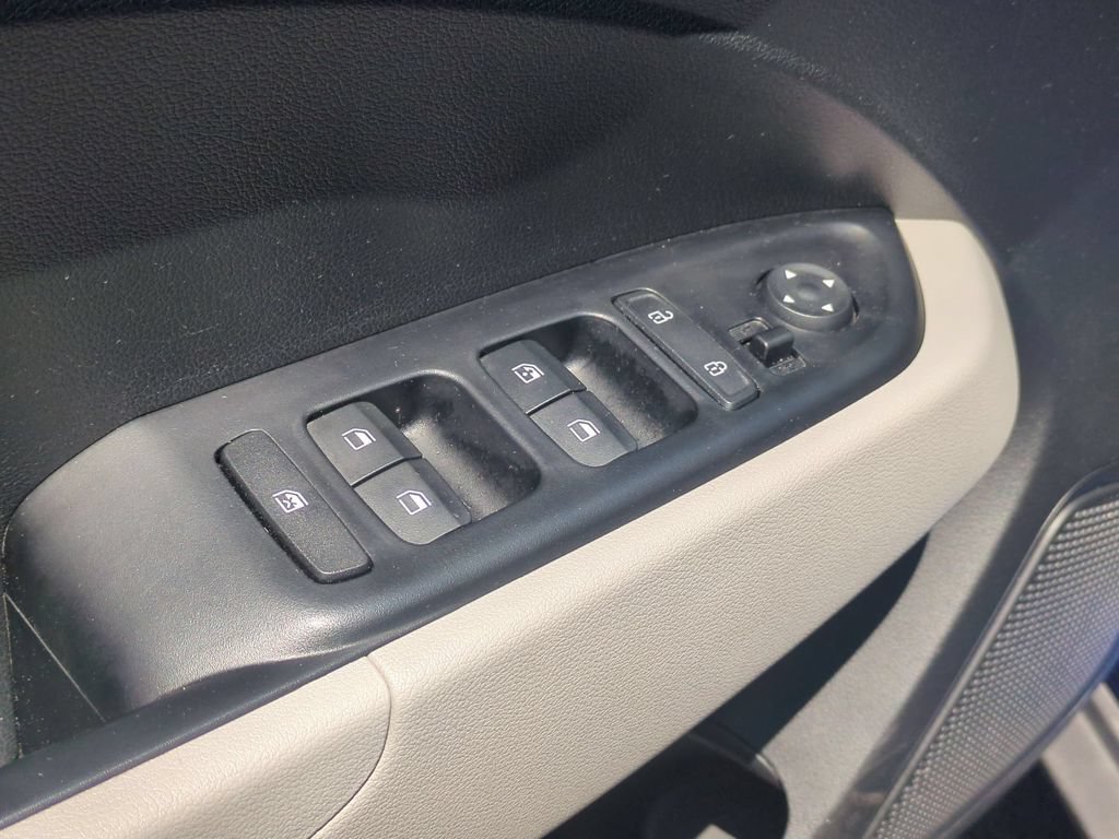 Used 2025 Hyundai Venue SEL FWD image 13