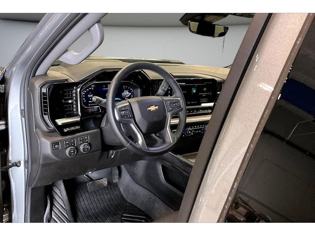 Used 2026 Chevrolet Silverado 2500 LTZ w/ LTZ Convenience Package AWD/4WD image 15