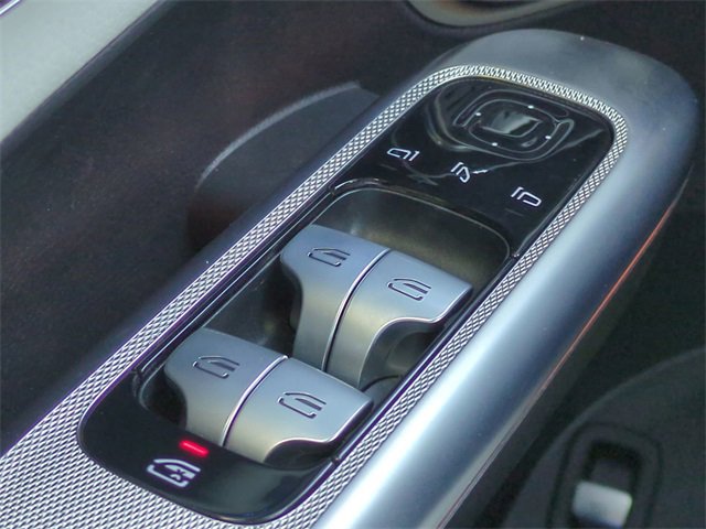 Used 2025 Mercedes-Benz GLC 300 4MATIC image 23