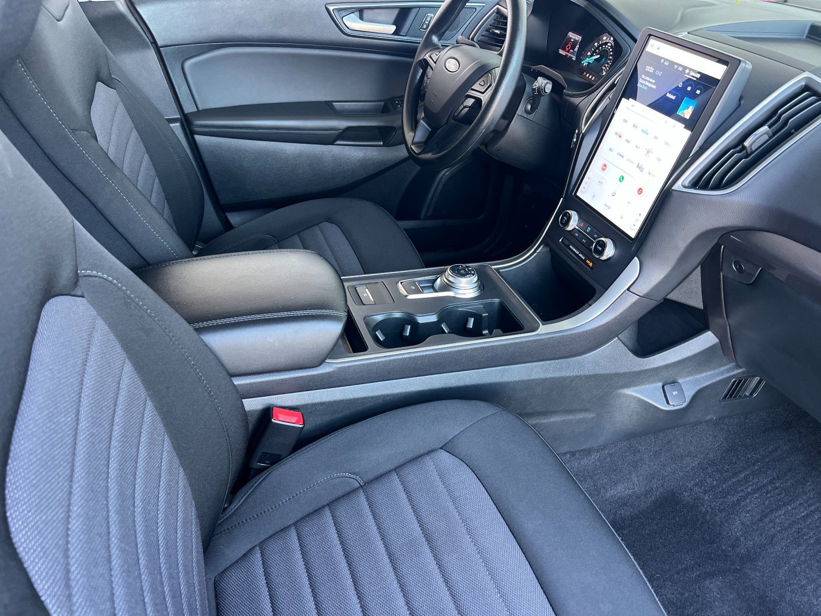 Used 2024 Ford Edge SE w/ Black Appearance Package AWD/4WD image 16